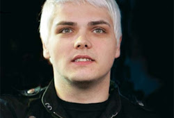 35 Ideas For Gerard Way Blonde Roots Anne In Love