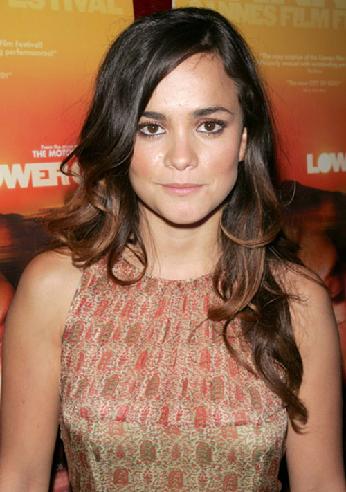 Alice Braga Hairstyle 23