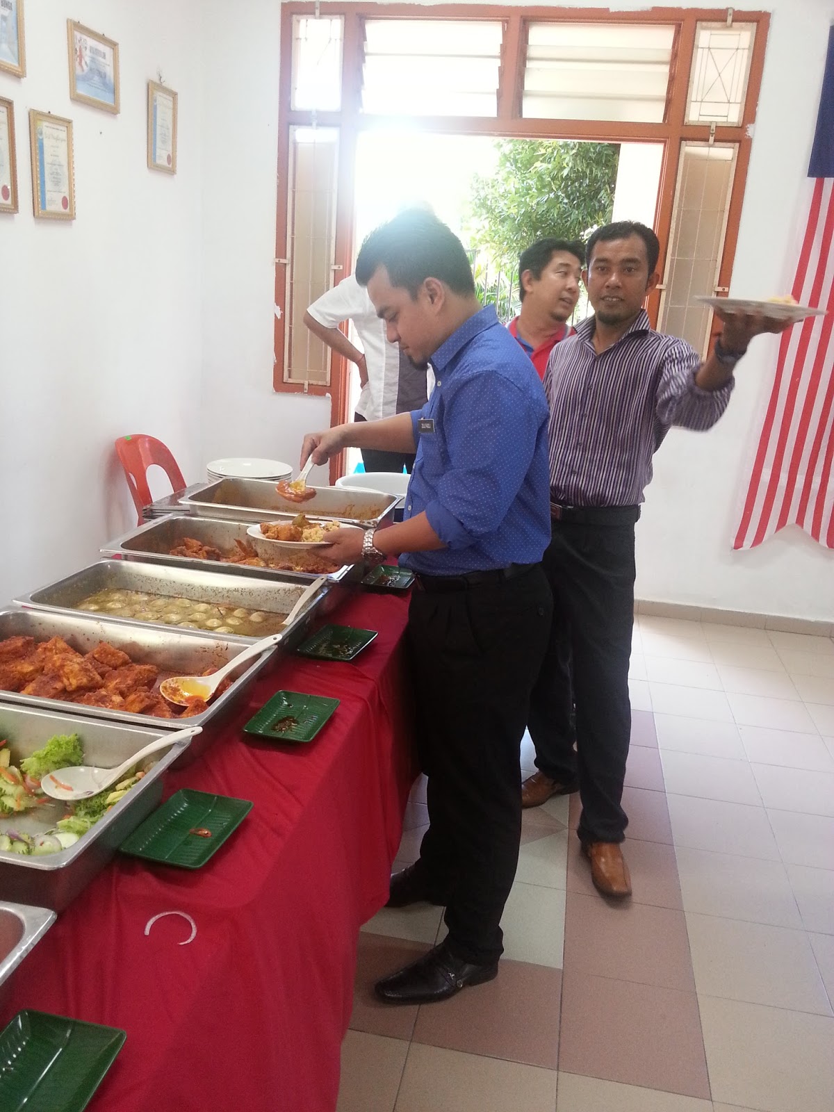 SMK TANJONG BUNGA: JAMUAN MAKAN SEMPENA DEEPAVALI SMKTB 2016