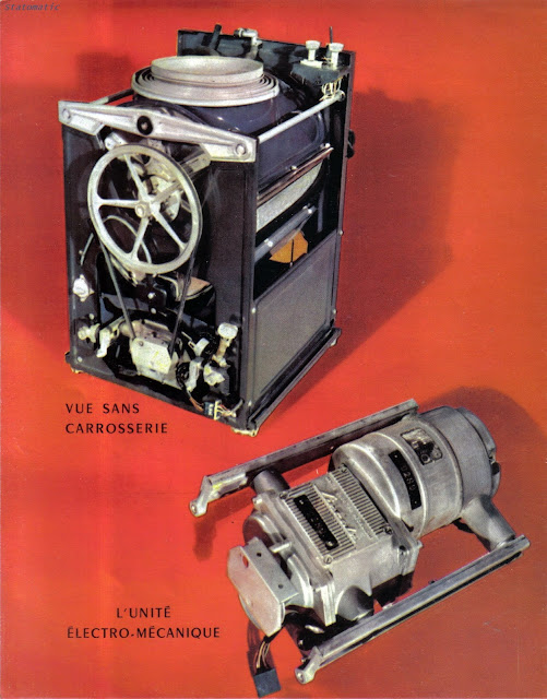 Caractéristiques  LAVAGE par barbotage dans un tambour horizontal tournant sur deux axes. Capacité 6kg de linge sec. Essorage centrifuge dans le même tambour.  CUVE flottante "monobloc" en acier inoxydable.  VIDANGE par pompe.  SUSPENSION de l'ensemble "cuve-tambour" absorbant automatiquement et intégralement le balourd, évitant ainsi le scellement au sol de la machine.  MÉCANISME réalisé avec "L’UNITÉ ÉLECTRO-MÉCANIQUE LINCOLN" complètement indépendante de la machine, comportant 2 vitesse, un lent barbotage à sens de rotation inversé tous les 8 tours, un rapide essorage à sens de rotation continu.  CHAUFFAGE : l'élément chauffant se trouve dans la partie inférieure de la machine, il est alimenté soit au gaz (système tous gaz) soit à l'électricité.  BRANCHEMENT : deux arrivées d'eau orientables à droite ou à gauche sont prévues pour l'eau froide et l'eau chaude. Si cette dernière est inutilisée, on peut la condamner. La vidange par pompe peut sortir à droite ou à gauche de la machine. Deux olives orientables permettent de relier toutes les canalisations ou les bouteilles de gaz.  COURANT : pour les machines à CHAUFFAGE GAZ : 6A sur 110V monophasé, 3A sur 220V monophasé. Pour les machines à CHAUFFAGE ÉLECTRIQUE : 30A sur 110V monophasé, 18A sur 220V monophasé, 12A sur 200 ou 220V triphasé, 8A sur 380V triphasé.  Garantie  LA PLUS LONGUE ET LA PLUS TOTALE GARANTIE DU MONDE  GARANTIE main-d’œuvre : 1 AN. GARANTIE de tous les éléments électriques : 2 ANS (y compris le moteur). GARANTIE extraordinaire des toutes les pièces mécaniques : 5 ANS Cette garantie n'est pas une garantie vague mais très précise. JUSTE REFLET DE L’ÉCRASANTE SUPÉRIORITÉ LINCOLN  Prix LE PRIX D'UNE MACHINE A LAVER N'EST PAS SEULEMENT SON PRIX D'ACHAT  A L'INSTALLATION : si elle ne chauffe pas : ajoutez 3 à 400 NF (chauffe-eau 50l minimum). Si elle n'a pas de pompe et qu'il soit nécessaire d'une plomberie spéciale de vidange, ajoutez 100NF.  A L'USAGE : si la machine n'est pas à tambour horizontal; il faut de trois à cinq fois plus d'eau, de gaz, d'électricité et de lessive. Cout d'un lessive 1,50NF au lieu de 0,30NF.  A L'AMORTISSEMENT : LES LINCOLN ALPHA et SUPER sont des machines pleinement évoluées : elles ne seront jamais périmées, leur robustesse absolument inégalée, la sélection des métaux employés (tous inoxydables), l'absence de parties peintes, l'interchangeabilité de toutes les pièces... leur assurent une très longue vie.