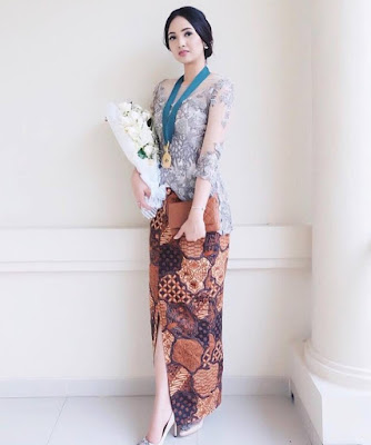 model kebaya wisuda modern terbaru