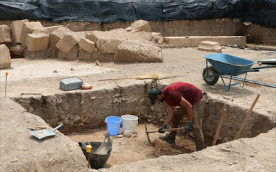 Ελληνο-Ελβετικές ανασκαφές στο ιερό της Αμαρυσίας Αρτέμιδος στην Αμάρυνθο: Για πρώτη φορά διαβάζεται το τοπωνύμιο «Αμάρυνθος» σε επιγραφικό εύρημα