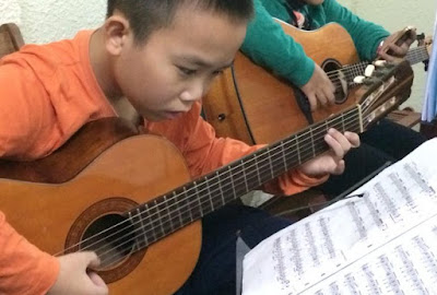 Tìm gia sư dạy kèm đàn guitar giá rẻ tại nhà