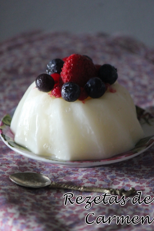 Semifrio de mascarpone y frutas bosque