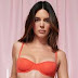 Kırmızı Bikini İle Poz Verdi