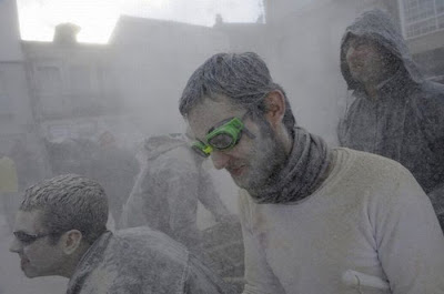 Flour Fight in Spain Seen On www.coolpicturegallery.net