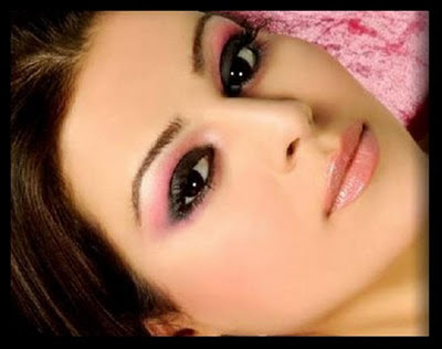 Light-Eye-Makeup-for-Women