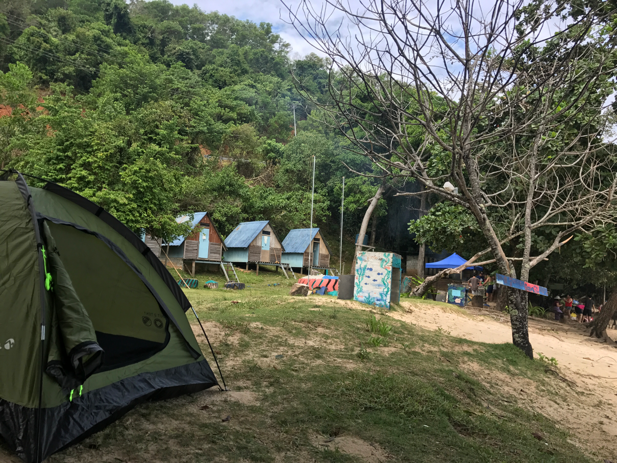 Tak mampu duduk pondok. Pacak khemah la nak.