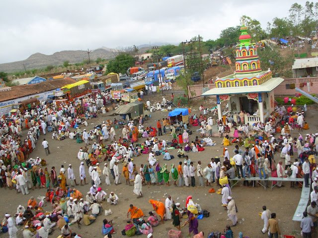 alandi pandharpur ashadi wari sea of pilgrims