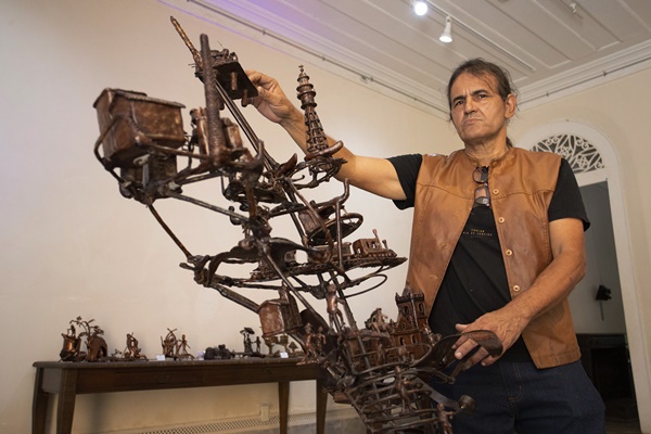 Museu Histórico recebe exposição do artista plástico Luiz Índio Azevedo