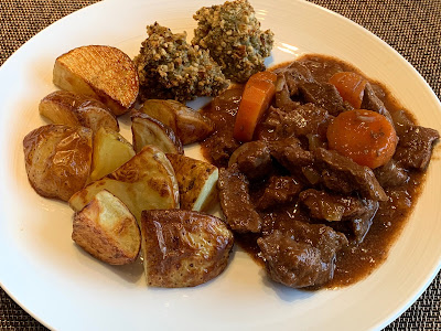 Beef in red wine with potatoes and stuffing