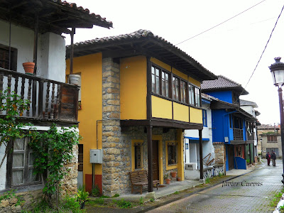 Arquitectura tradicional renovada. Villamayor, Piloña. Grupo Ultramar Acuarelistas