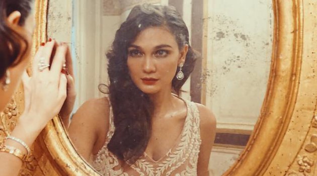 Devil's Whisper, Aksi Luna Maya Bersama Aktor Internasional