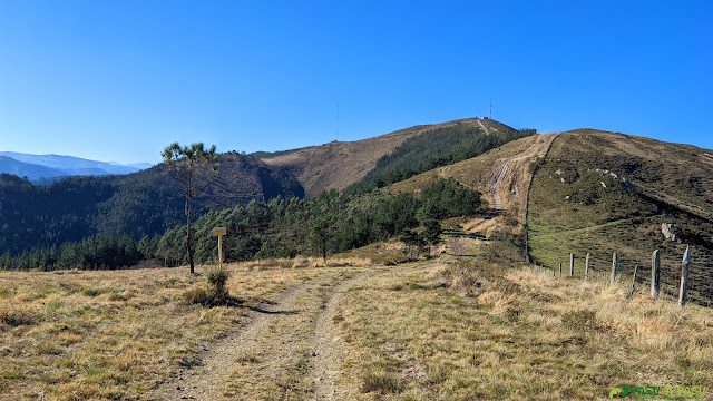 Pista hacia el Pico Paradiella