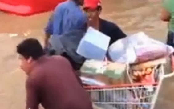 Saqueadores en tiendas comerciales y otros estrablecimientos en Acapulco, Guerrero | Ximinia