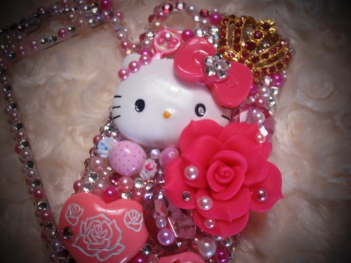 Bling DIY Craft: personalize and customize your cell phone case in 5 easy steps