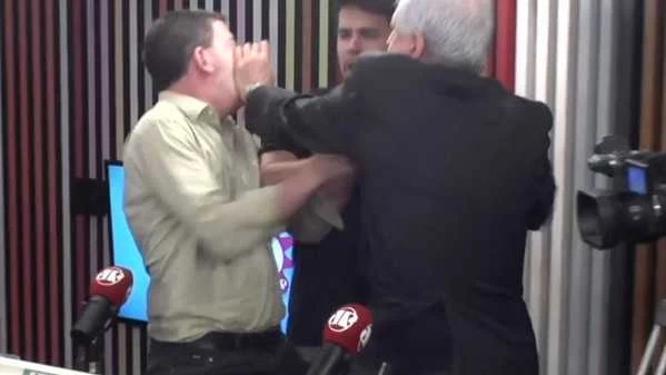 Augusto Nunes agride Glenn Greenwald no Pânico