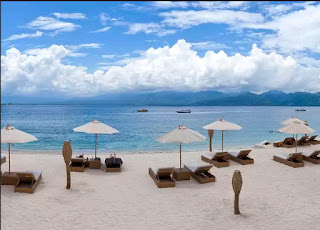 Beach and resort in gili trawangan