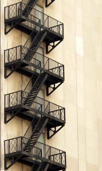 Xưởng làm cầu thang thoát hiểm tại Quận 2