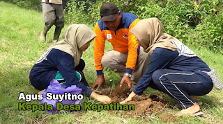 Kades Kepatihan Tanam 1000 Pohon di Jalan Tembus Selogiri Manyaran