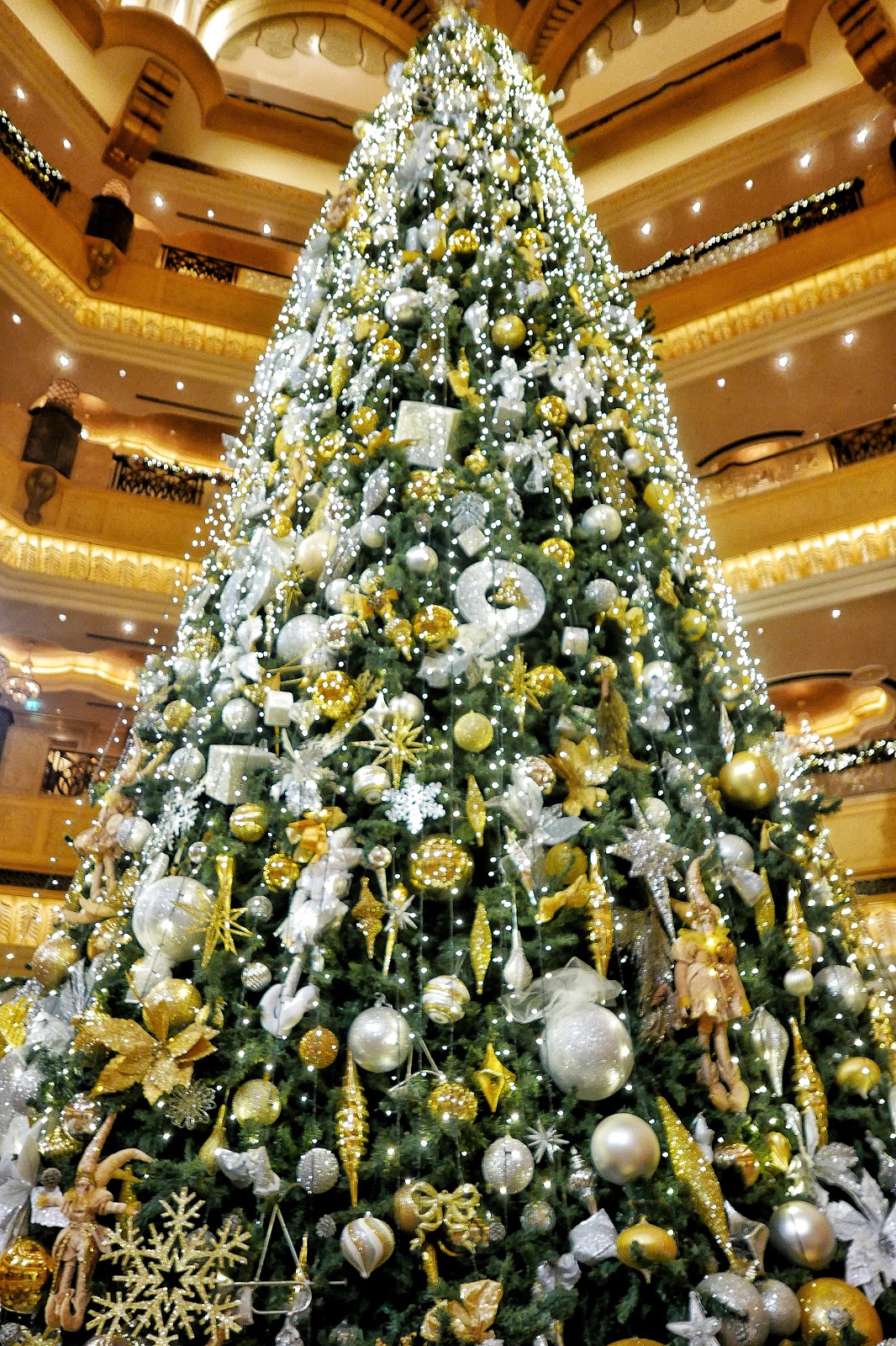 Ayaのアブダビ生活 エミレーツパラスのクリスマスツリー Ayaのアブダビ生活 エミレーツパラスのクリスマスツリー