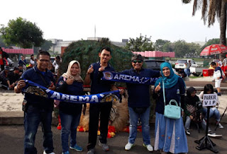 Paguyuban AREMA pada acara Gerak Jalan Komunitas Jawa Timuran