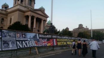 Anti-Albanian slogans at Serbian Parliament and Prime Minister Office