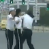 Letele šapke: Policajcke snimljene kako se tuku na dužnosti! (VIDEO)