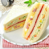 Sandwich kẹp salad khoai tây và salad bắp cải