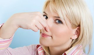 طرق طبيعية وبسيطة التخلص من رائحة الفم غير المحببة 