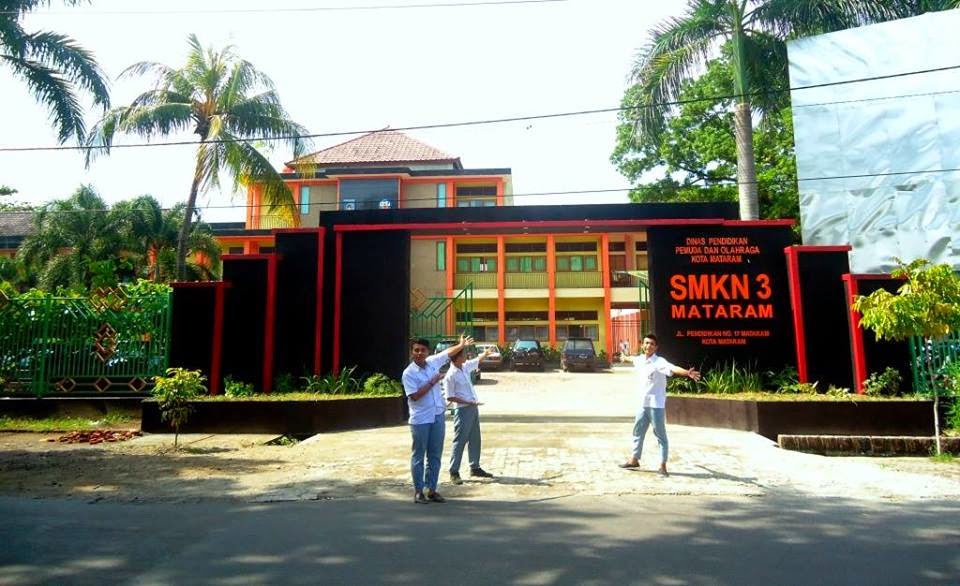 Mataram Kita Saudara Terlambat Pintu  Gerbang  SMKN 3 