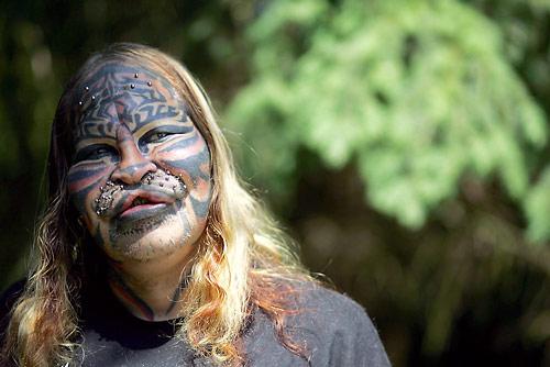 welcome to iyaniwurau002639s blog the stalking cat man cat man 500x334