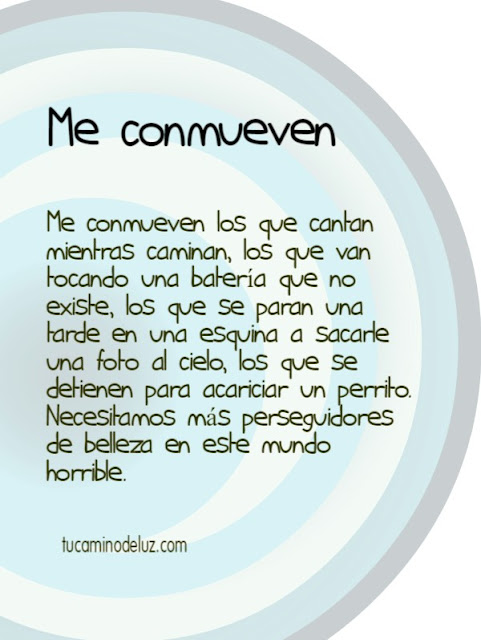 Me conmueven los que cantan mientras caminan,