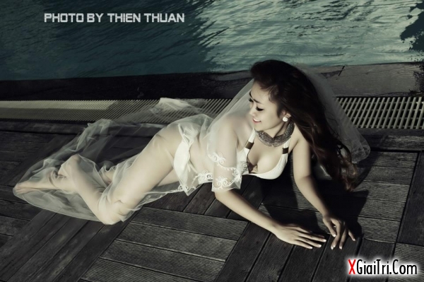 Daisy Nguyễn cô dâu bikini sexy