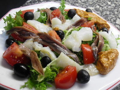 Esquixada de bacalao con Romesco.