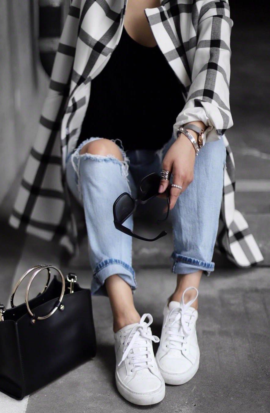 street style addiction / plaid cardigan + bag + ripped jeans + white sneakers + black top