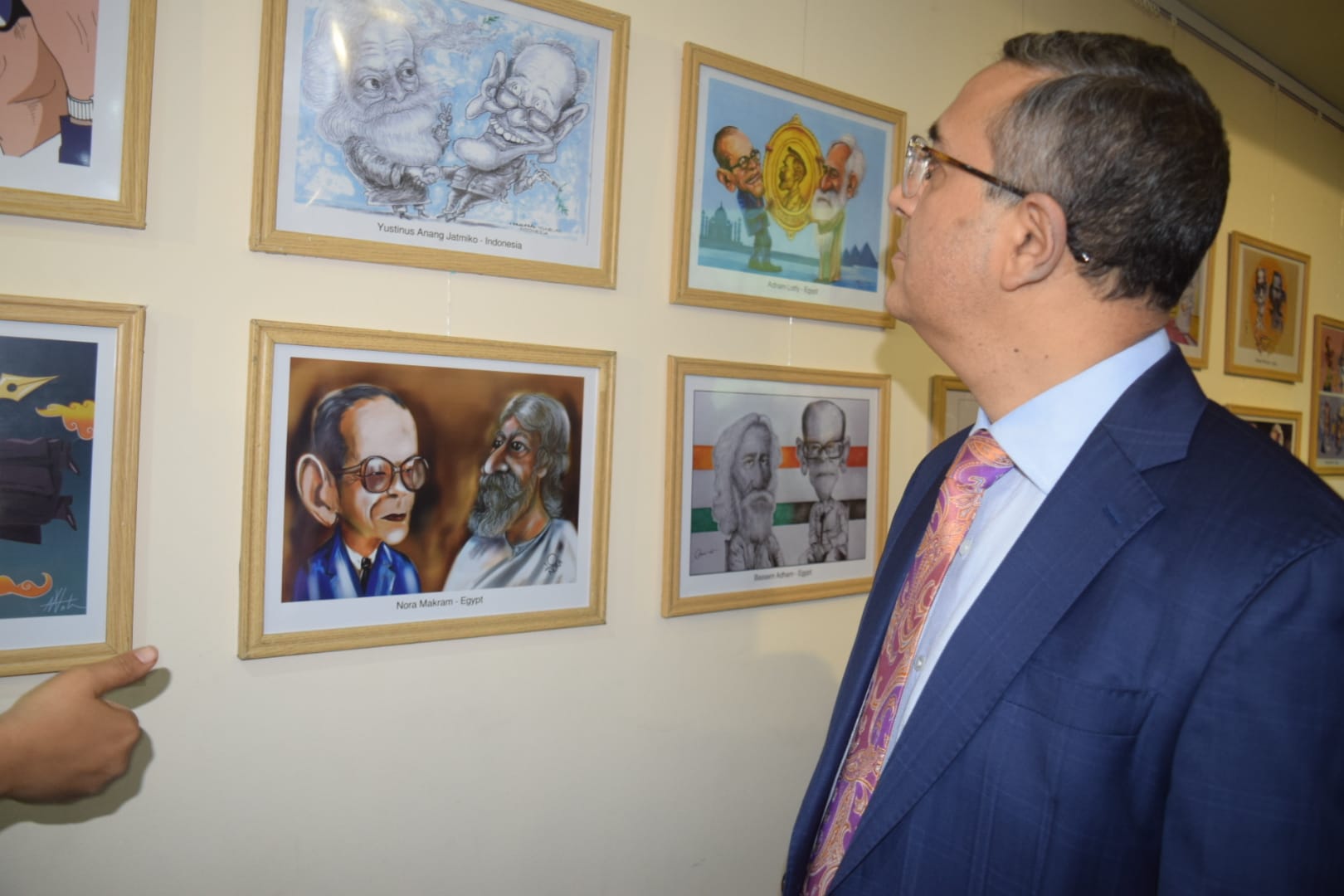 Indian Ambassador to Cairo inaugurates "Tagore and Mahfouz Caricature" Exhibition