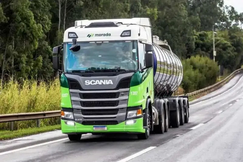 Scania R 410 movido a gás da Morada Logística