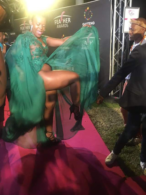 What a disgrace! South African socialite Zodwa Wabantu goes pantless at award, exposes her private parts (photos)