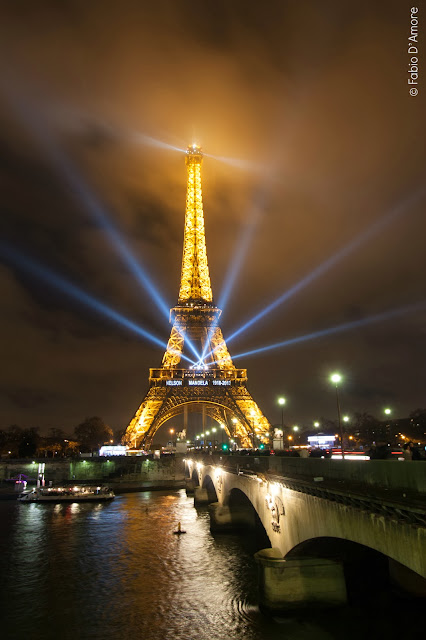 Tour Eiffel di notte-Parigi