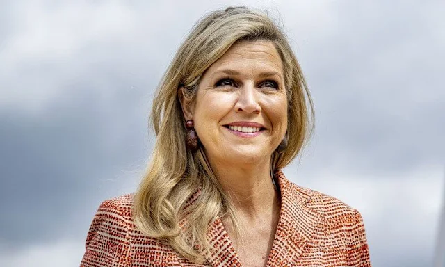 Queen Maxima visited the water scouts at Zeewolde scouting estate. The Queen wore tweed jacket and tweet wide-leg trousers