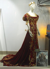 Kristen Stewart coronation gown Snow White and the Huntsman