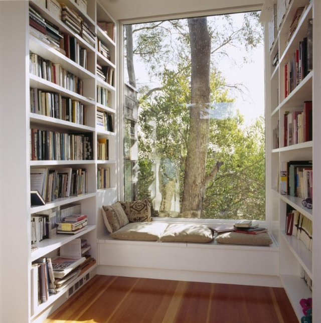 Let's create a reading corner、 book nook for yourself to stimulate your desire to read.