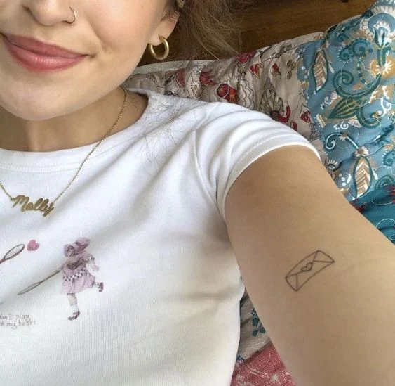 Mini tatuajes para mujeres de más de 40