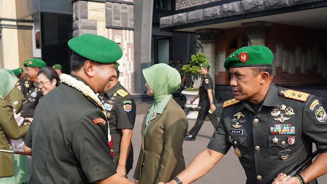 Pangdam Jaya Hadiri Penyerahan Jabatan Wakasad dan Sertijab Lima Jabatan Strategis di Angkatan Darat
