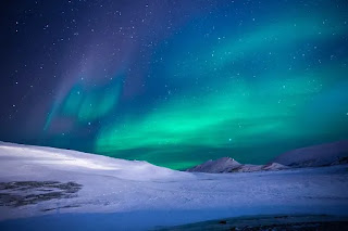 Mengenal Aurora, Cahaya Warna Warni di Kutub Bumi