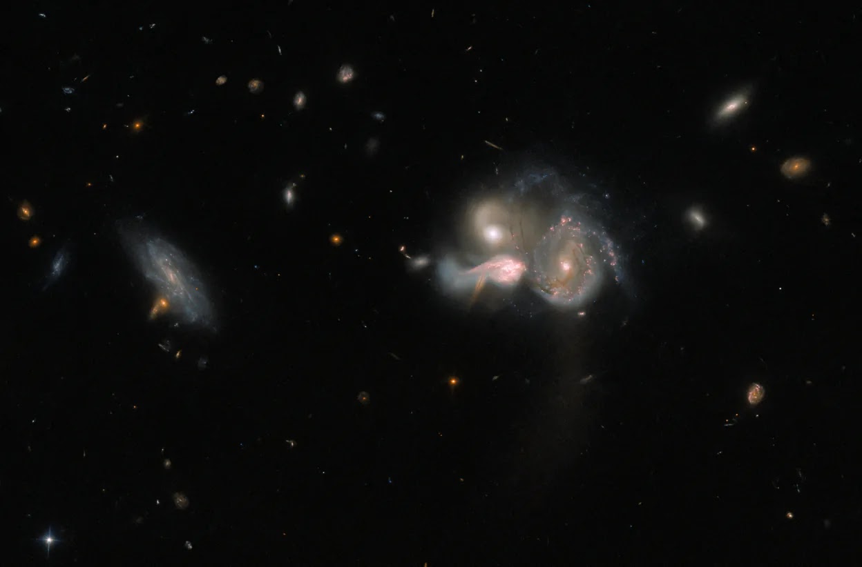 3 Galaksi Tabrakan