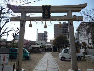 東成区中道の八阪神社鳥居