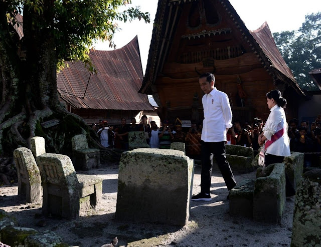 Hari ke-2 di Samosir, Presiden Jokowi Kunjungi Huta Siallagan dan Pasar Pangururan