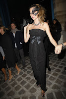 Gisele Bundchen Vogue Party Kiss Pics 